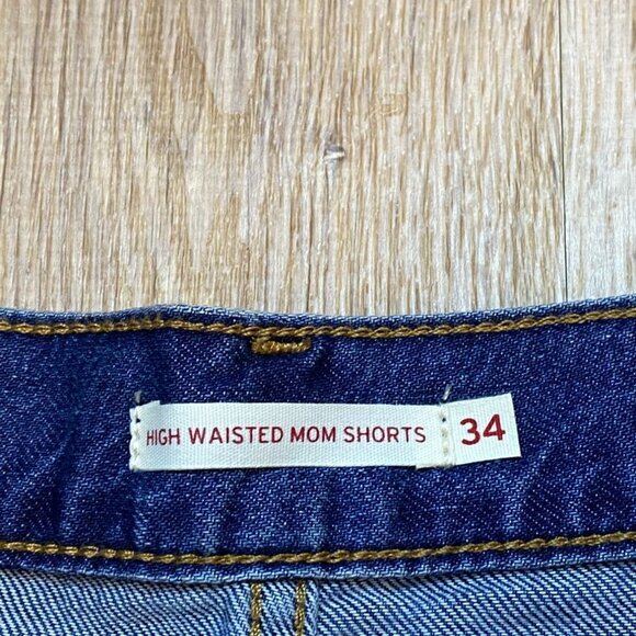 Levis High-Waisted Mom Shorts Size 34 Dark Blue Denim‎ NWT - Picture 3 of 7